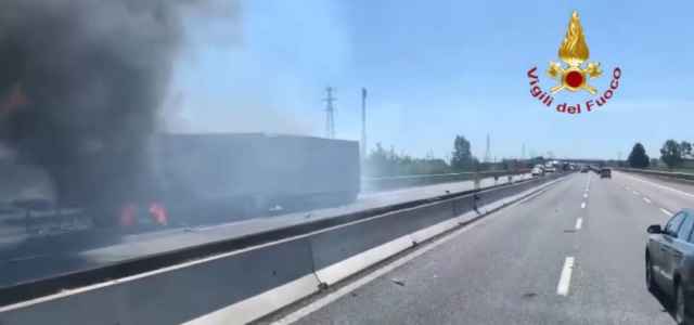 Incidente In A Esplode Autocisterna Due Morti Video Inferno Di