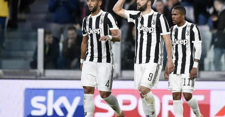 Benatia_Higuain_Douglas_Juventus_Atalanta_lapresse_2018