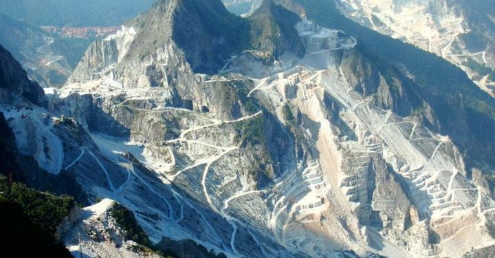 Cave_marmo_panoramica_carrara_sito_turismo_2018