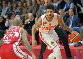 Larson_Varese_basket_palleggio_lapresse_2018