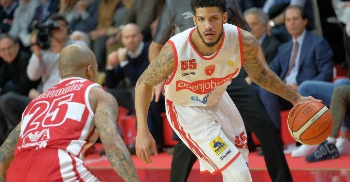 Larson_Varese_basket_palleggio_lapresse_2018