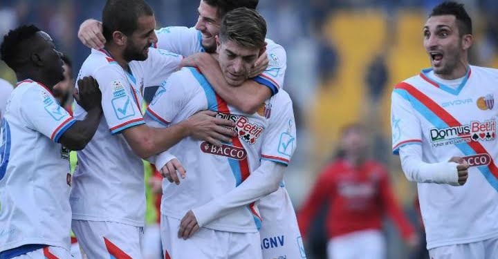 Mazzarani_Catania_gol_mucchio_lapresse_2017