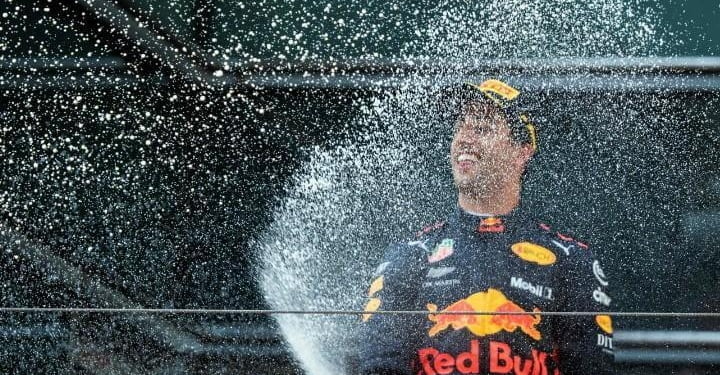 Ricciardo_Cina_spumante_Formula1_lapresse_2018