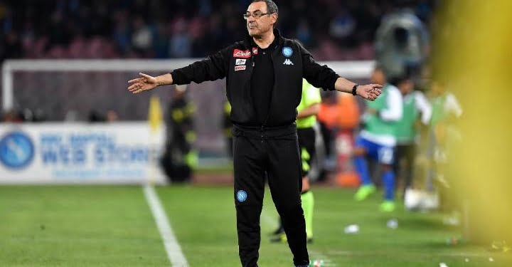 Sarri_Napoli_braccia_lapresse_2017