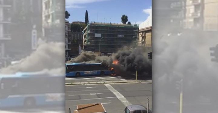 autobus_fiamme_roma_2018