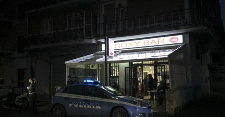 casamonica_bar_raid_roma_romanina_mafia_polizia_lapresse_2018