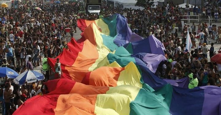 gay_pride_lgbt_bandiera_lapresse_2017