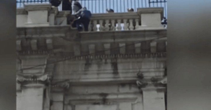 genova_tenta_suicidio_carabiniere_video