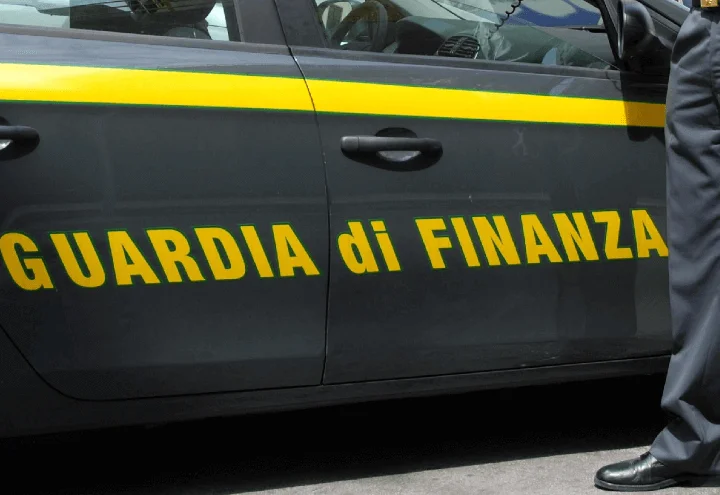 Lotta alla contraffazione, la Guardia di Finanza sequestra falsi