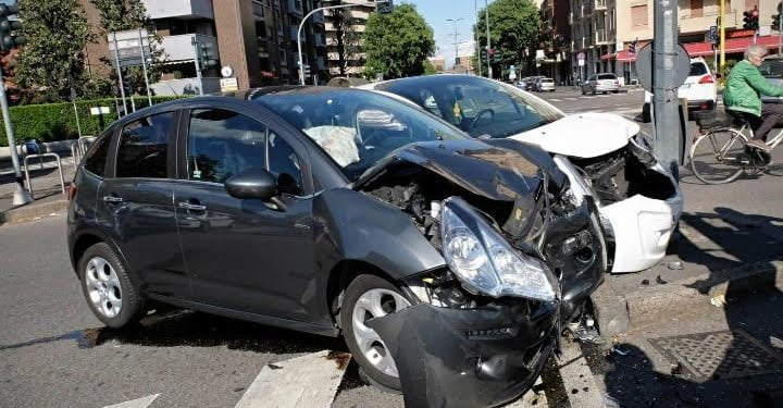 incidente_stradale_schianto_auto_lapresse_2017