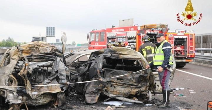 incidente_vicenza_auto_incendio_vigili_fuoco_twitter_2018