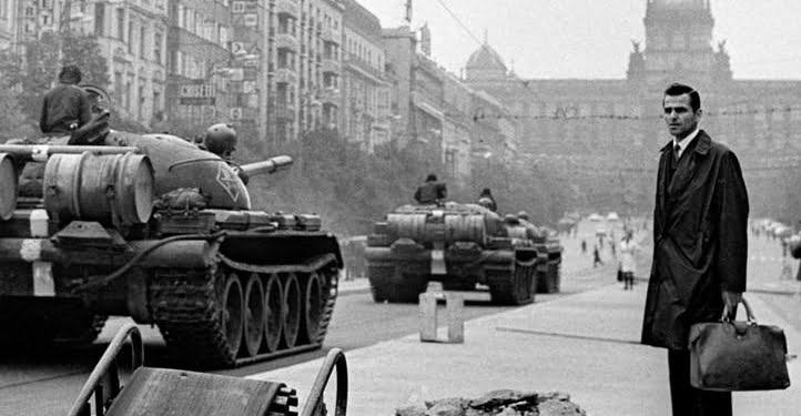 praga_primavera_1968_josef_koudelka_web