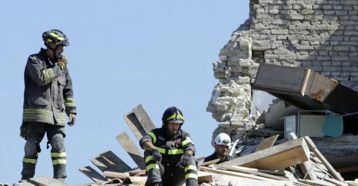 terremoto_abruzzo_marche_vigilidelfuoco_macerie_lapresse_2016