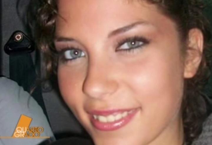 Valentina Salamone Suicidio O Omicidio Guerra Tra Periti Sangue Di