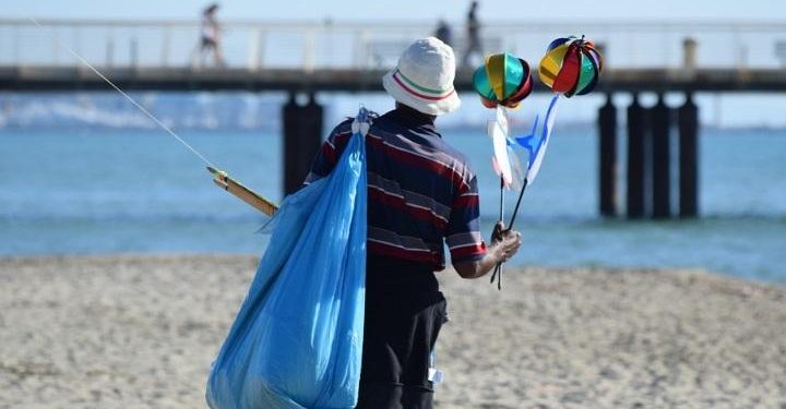 venditore_ambulante_spiaggia_pixabay