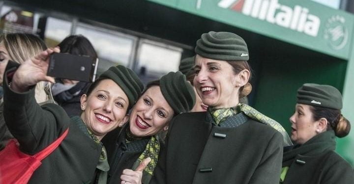 Alitalia_Hostess_Lapresse