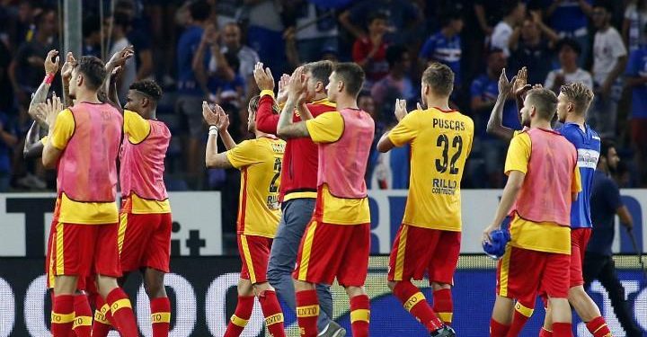 Benevento_applausi_curva_Genoa_lapresse_2017