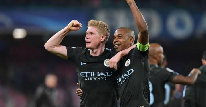 DeBruyne_Fernandinho_Napoli_City_lapresse_2017