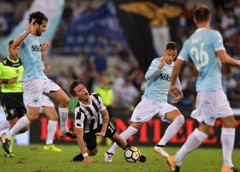 Dybala_Parolo_Juventus_Lazio_lapresse_2017