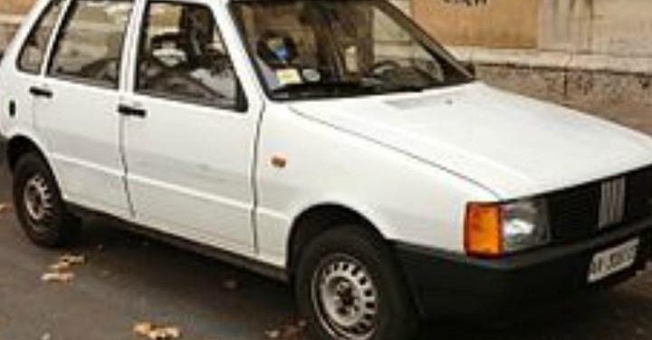 Fiat_uno_bianca_banda_wikipedia_2018