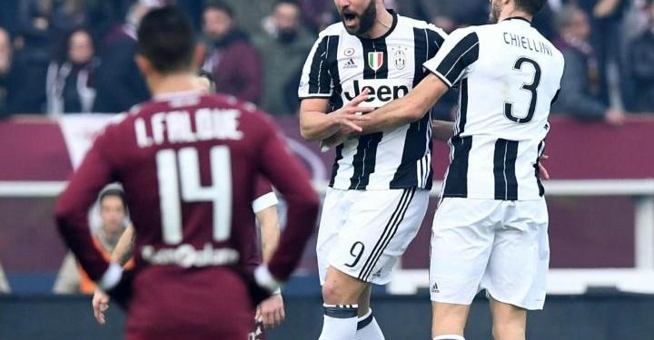 Higuain_Chiellini_Juventus_Torino_lapresse_2017