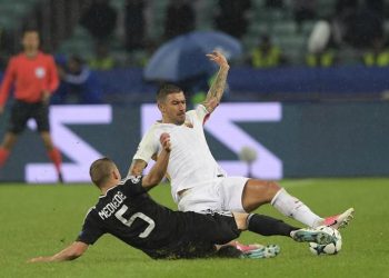 Kolarov_Medvedev_Roma_Qarabag_lapresse_2017