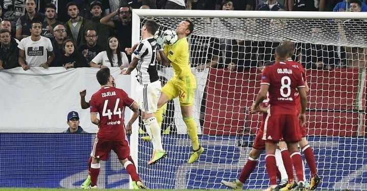 Mandzukic_Proto_Juventus_Olympiacos_lapresse_2017