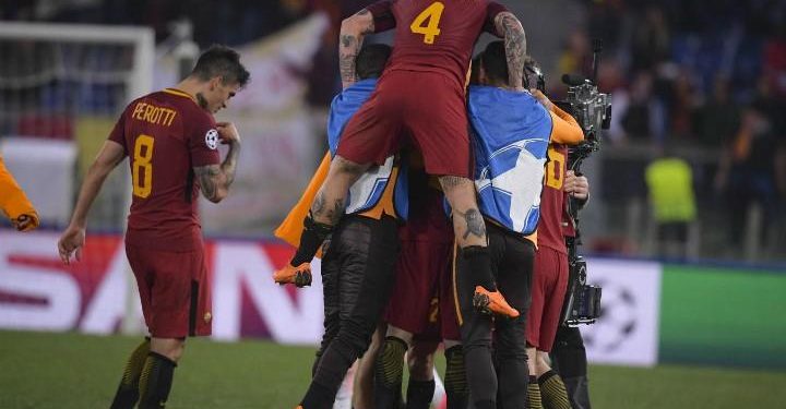 Nainggolan_mucchio_Roma_Shakhtar_lapresse_2018