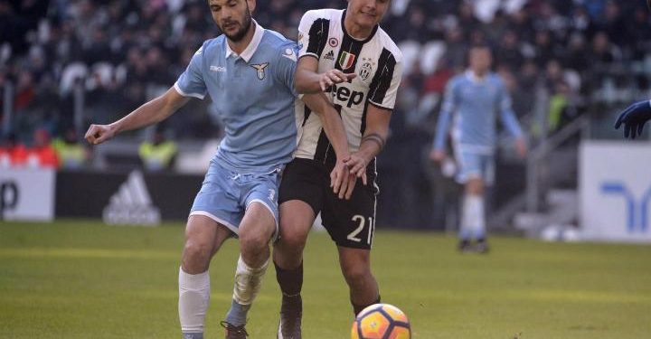 Parolo_Dybala_Juventus_Lazio_lapresse_2017