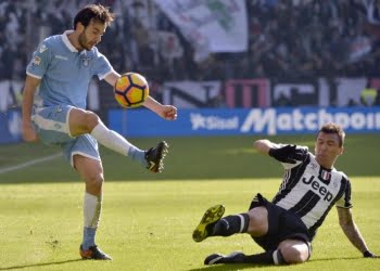 Parolo_Mandzukic_Juventus_Lazio_lapresse_2017