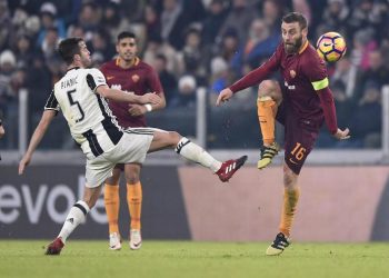 Pjanic_DeRossi_Juventus_Roma_lapresse_2017