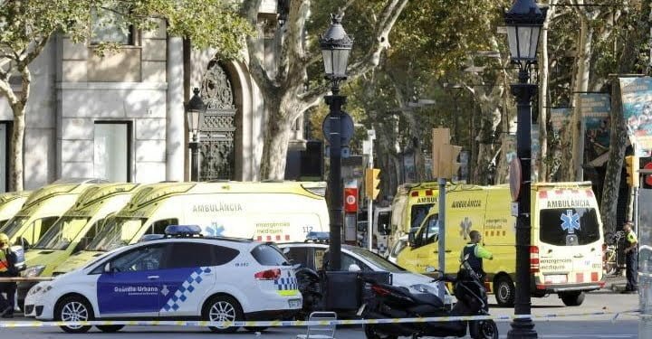 attentato_barcellona_spagna_catalogna_polizia_terrorismo_furgone_folla_rambla_lapresse_2017