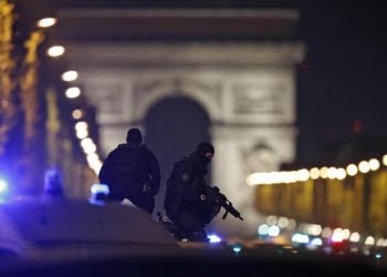 attentato_parigi_terrorismo_polizia_lapresse_2017