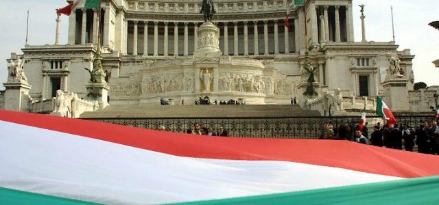 Quirinale: Frecce Tricolori nei cieli di Roma per l'omaggio di Mattarella  al Milite Ignoto