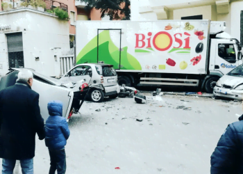 camion_incidente_roma_balduina_auto_twitter_2018