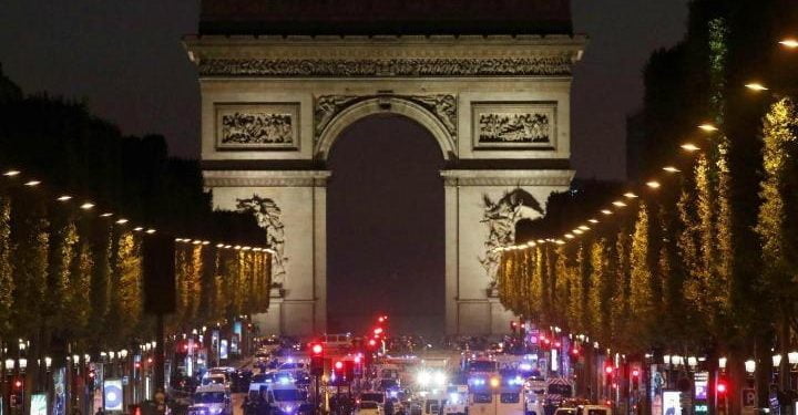 champs_elysees_sparatoria_parigi_lapresse_2017