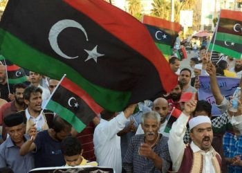 libia_proteste_manifestazione_bandiera_lapresse_2016