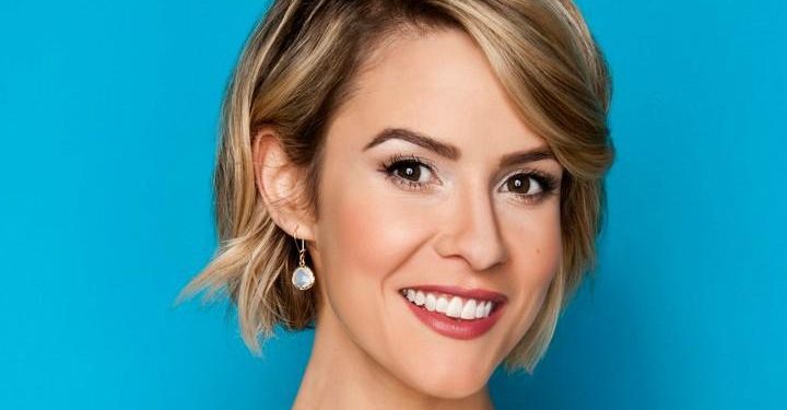 linsey_godfrey_beautiful_caroline_2018