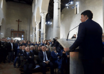 matteo_renzi_pd_comizio_chiesa_paestum_twitter_2017