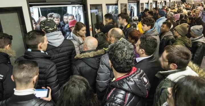 metro_roma_sciopero_folla_stazione_lapresse_2018