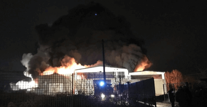 nube_tossica_incendio_pavia_fiamme_industria_twitter_2018