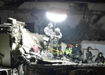 palazzina_esplosione_vigili_fuoco_lapresse_2017