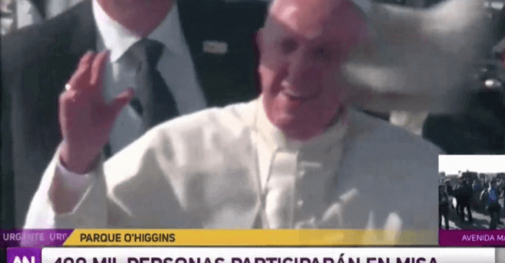 papa_francesco_colpito_giornale_cile_youtube_2018