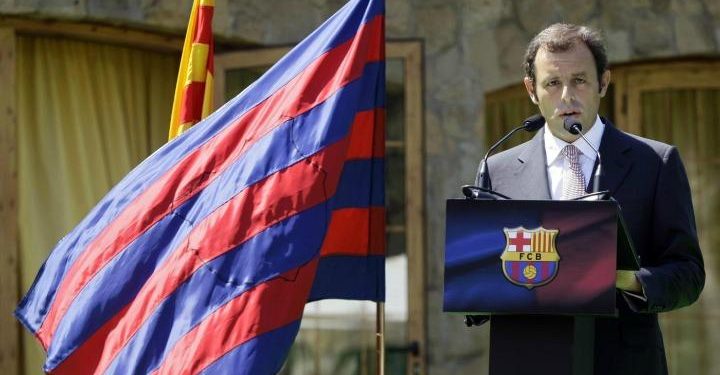 sandro_rosell_presidente_barcellona_bandiera_lapresse_2017