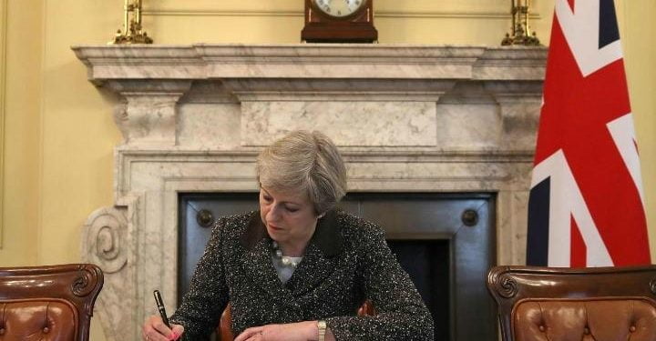 theresa_may_brexit_regno_unito_inghilterra_europa_negoziati_ue_lapresse_2017