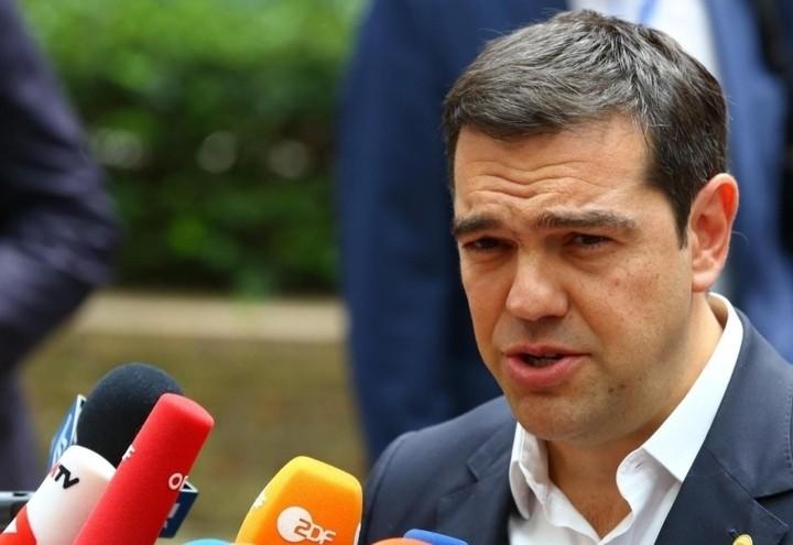 tsipras_microfoni_lapresse
