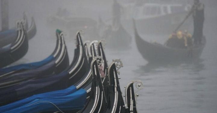 venezia_1_gondola_laguna_canalgrande_lapresse_2017