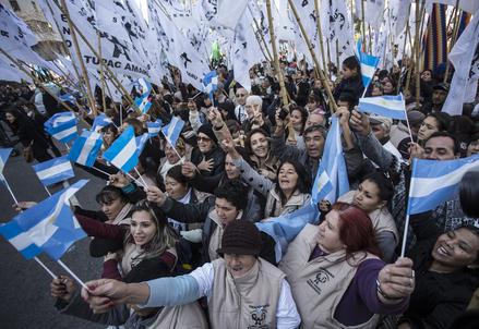 Argentina_Bandiere_ManifestazioneR439