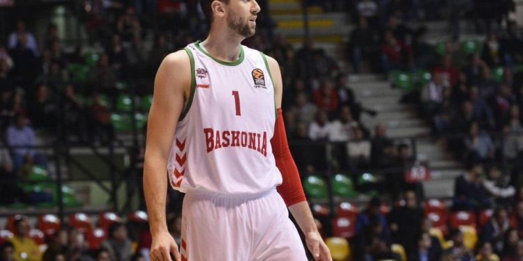 Bargnani_Baskonia_bianco