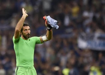 Buffon_verde_saluto